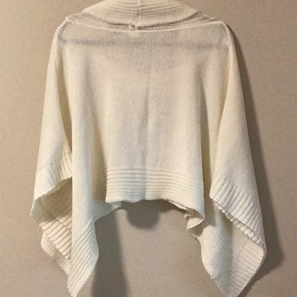 Majora Ivory Poncho - Picture 6 of 7